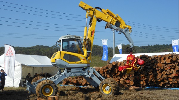 一機(jī)多用多功能挖掘機(jī)